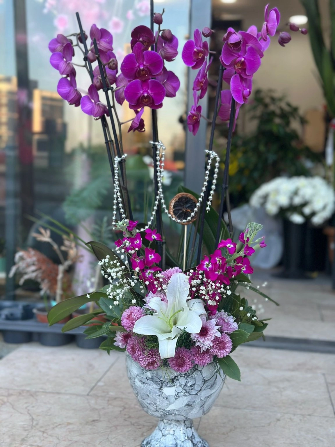 4 Dal Mor Orkide Beyaz Marble Aranjmanlı