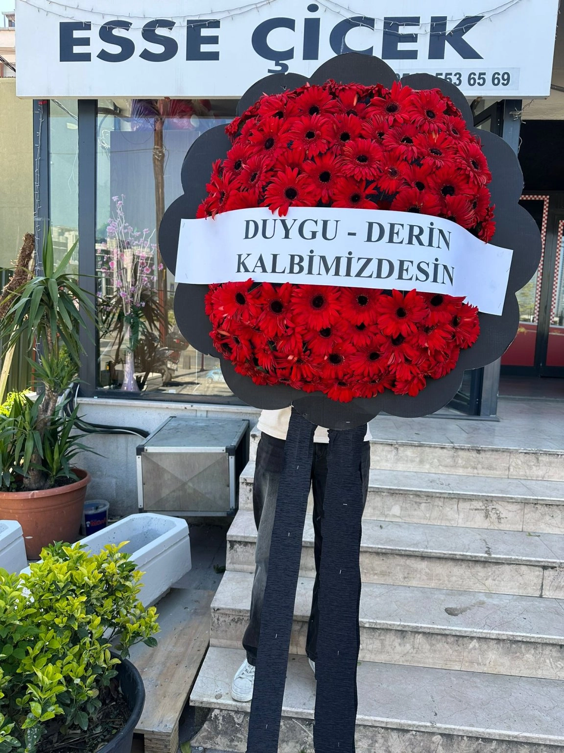 Cenaze & Anma Törenleri İçin Kırmızı Çelenk