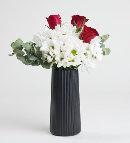 Siyah Vazoda Papatya & 3 Kırmızı Gül