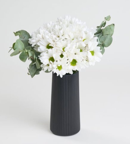 Siyah Vazoda Papatya Buketi